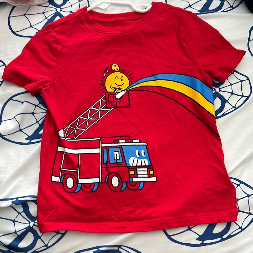 Old navy 4t fire truck t shirt